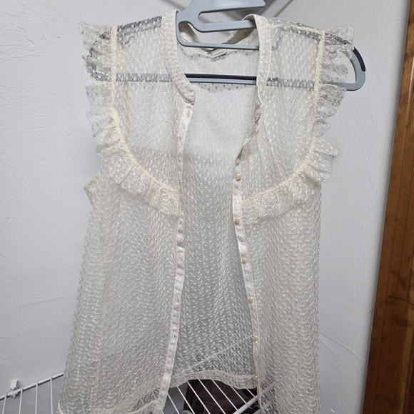 Banana Republic Tops - Vintage Banana Republic Cream Lace Sleeveless Blouse